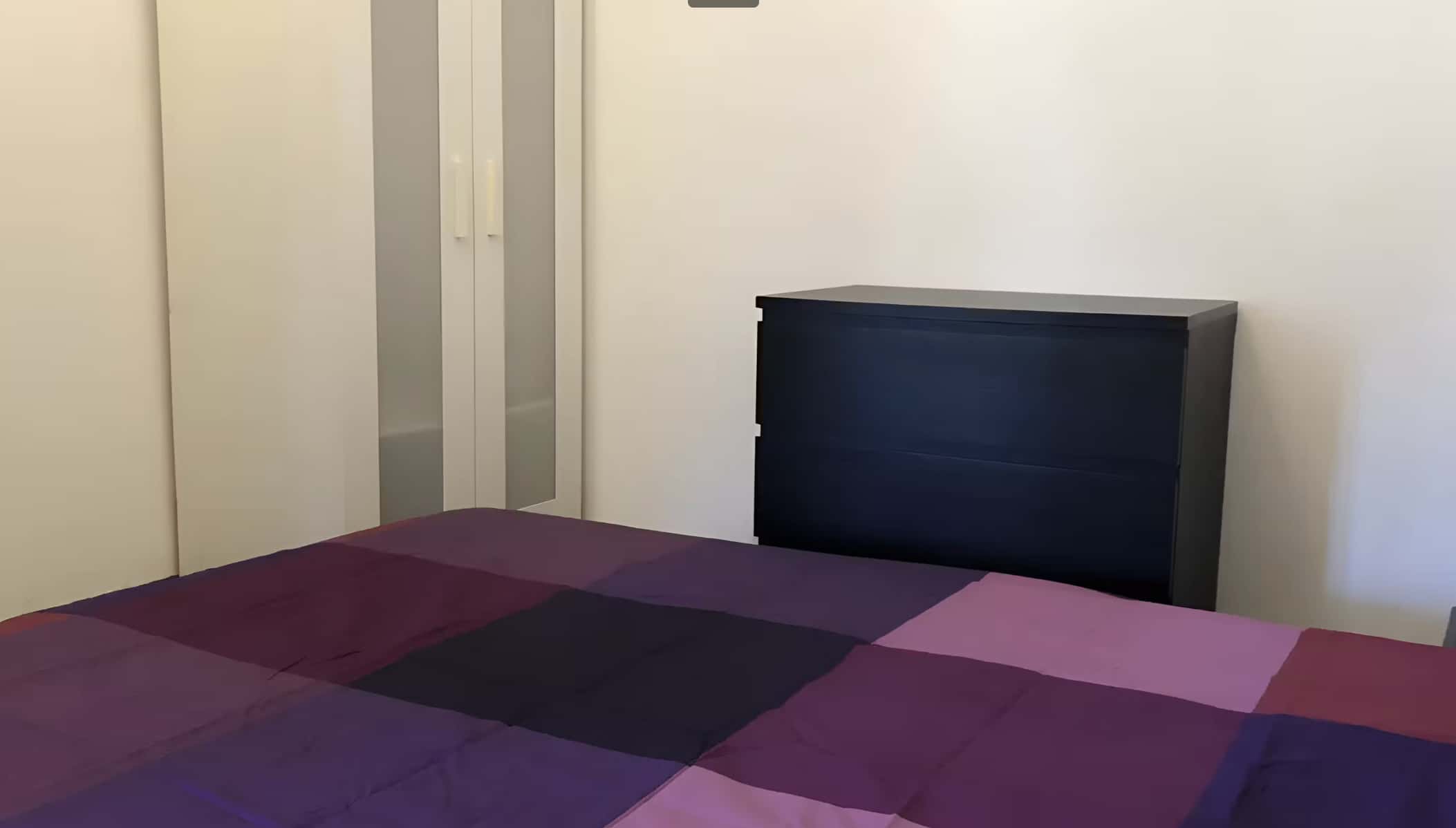 Room in a 4-bedroom apartment in Porto - Room 3