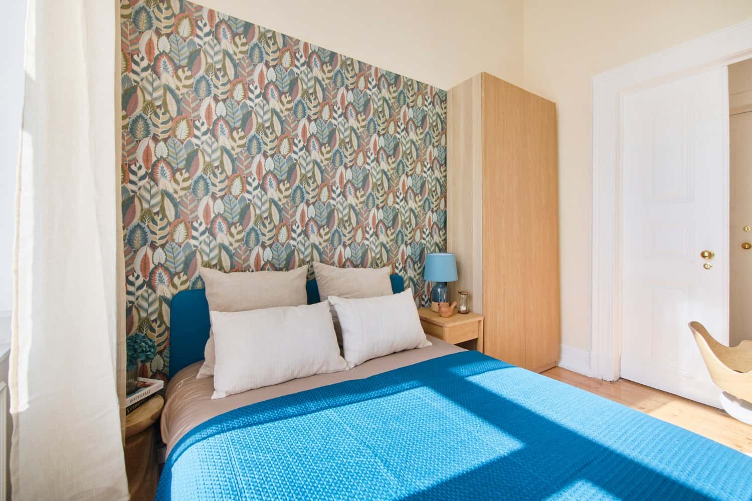 Room 6 - 91. Largo Vitorino Damasio 2 1D