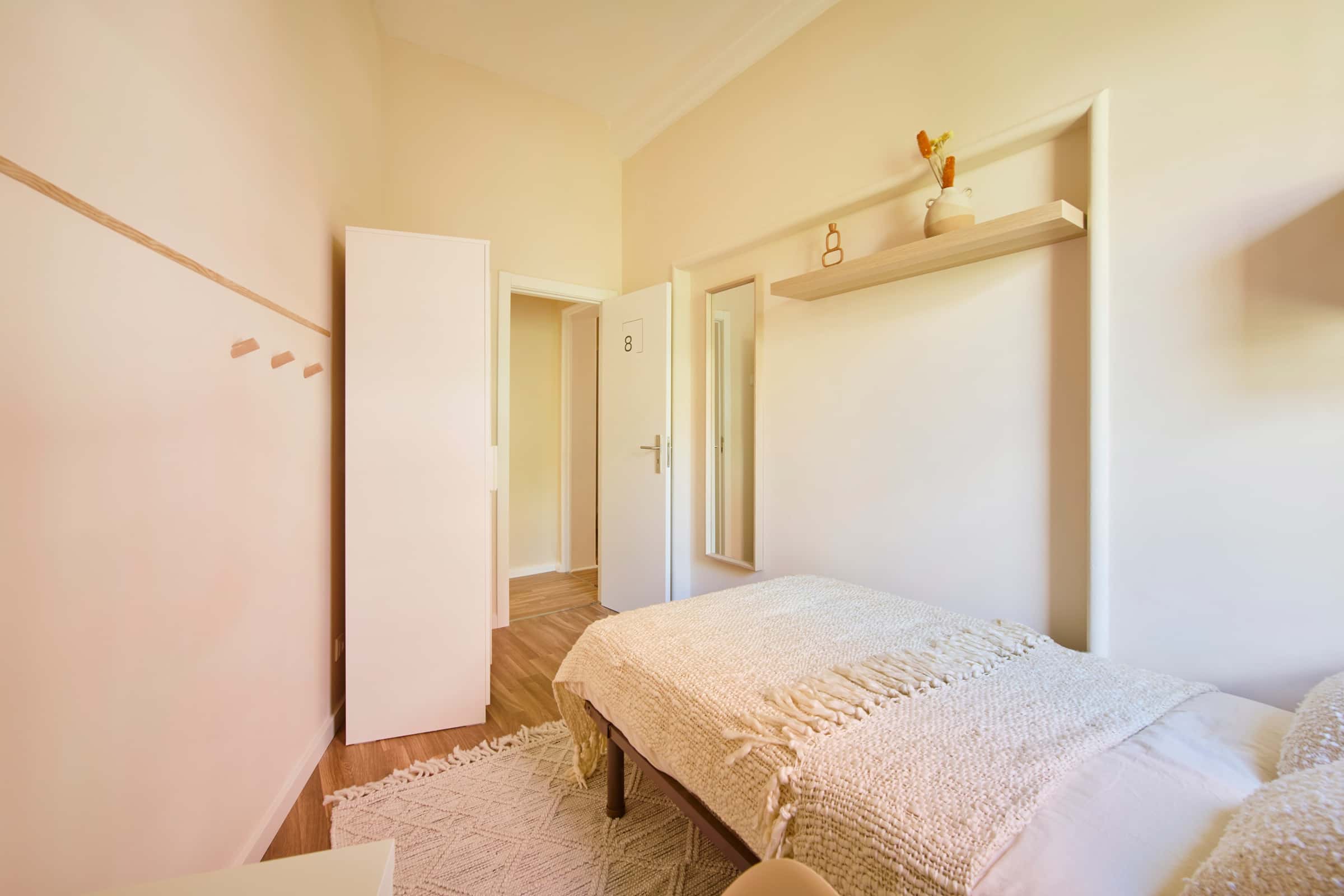 Room in Lisbon, close to the metro station Alameda - Room 9