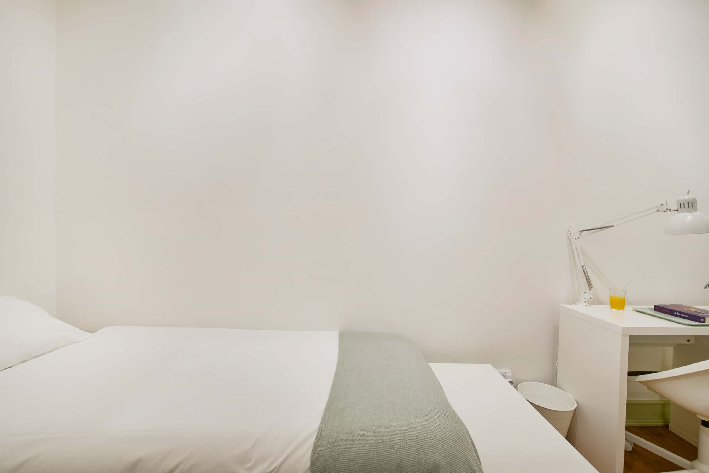 Interior room in a 4-bedroom apartment in Rua Artur Lamas, Lisbon - Room 3
