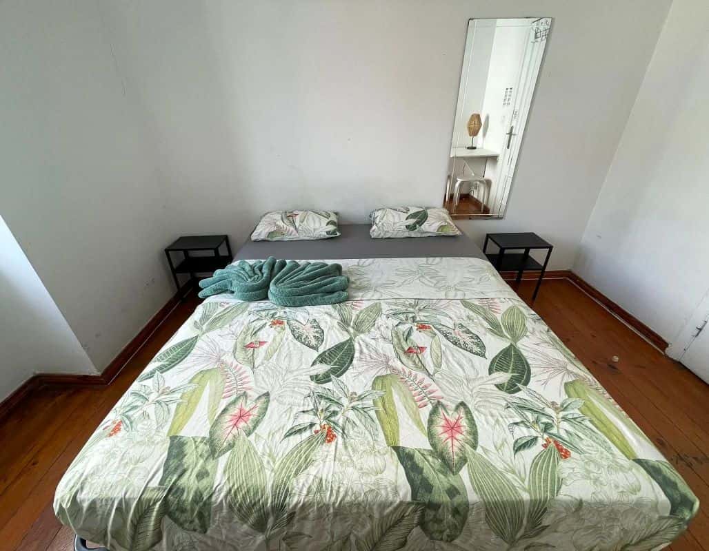 Room C in a 4-bedroom Apartment in Rua Palmira, Lisbon