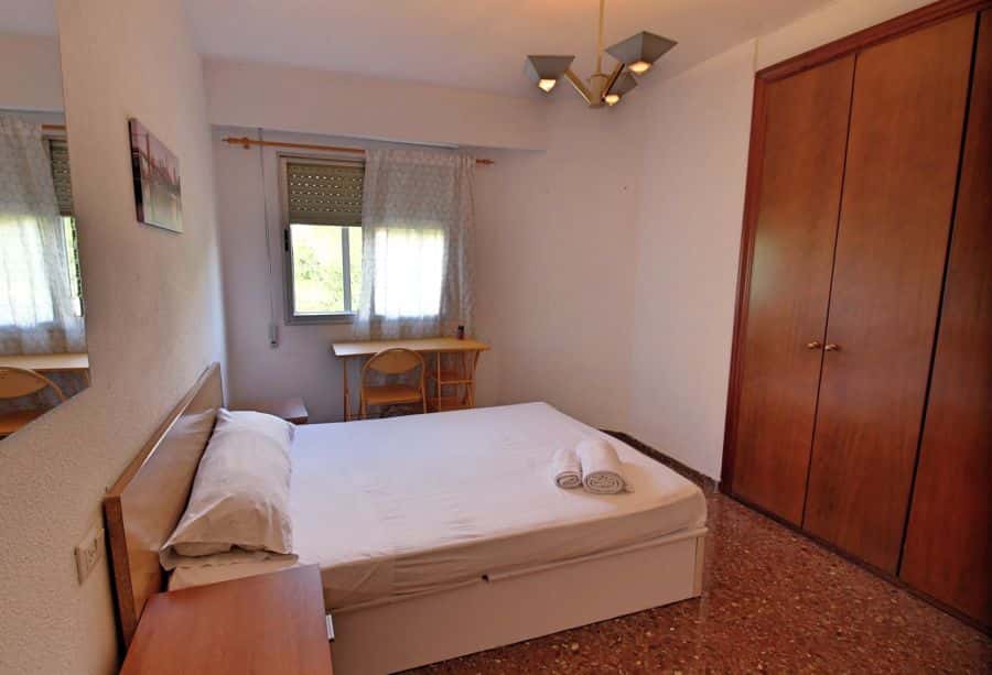 Habitación en piso de 4 habitaciones en Algirós