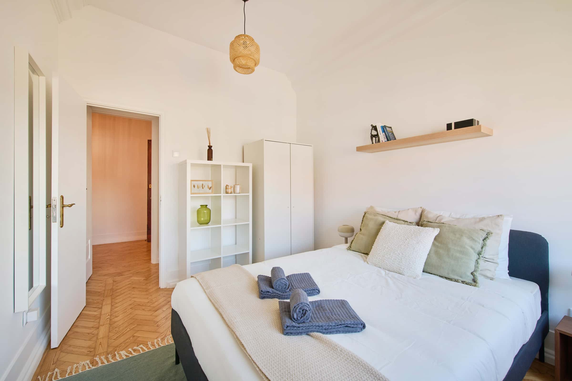 Room in Lisbon, close to the metro line - Room 2