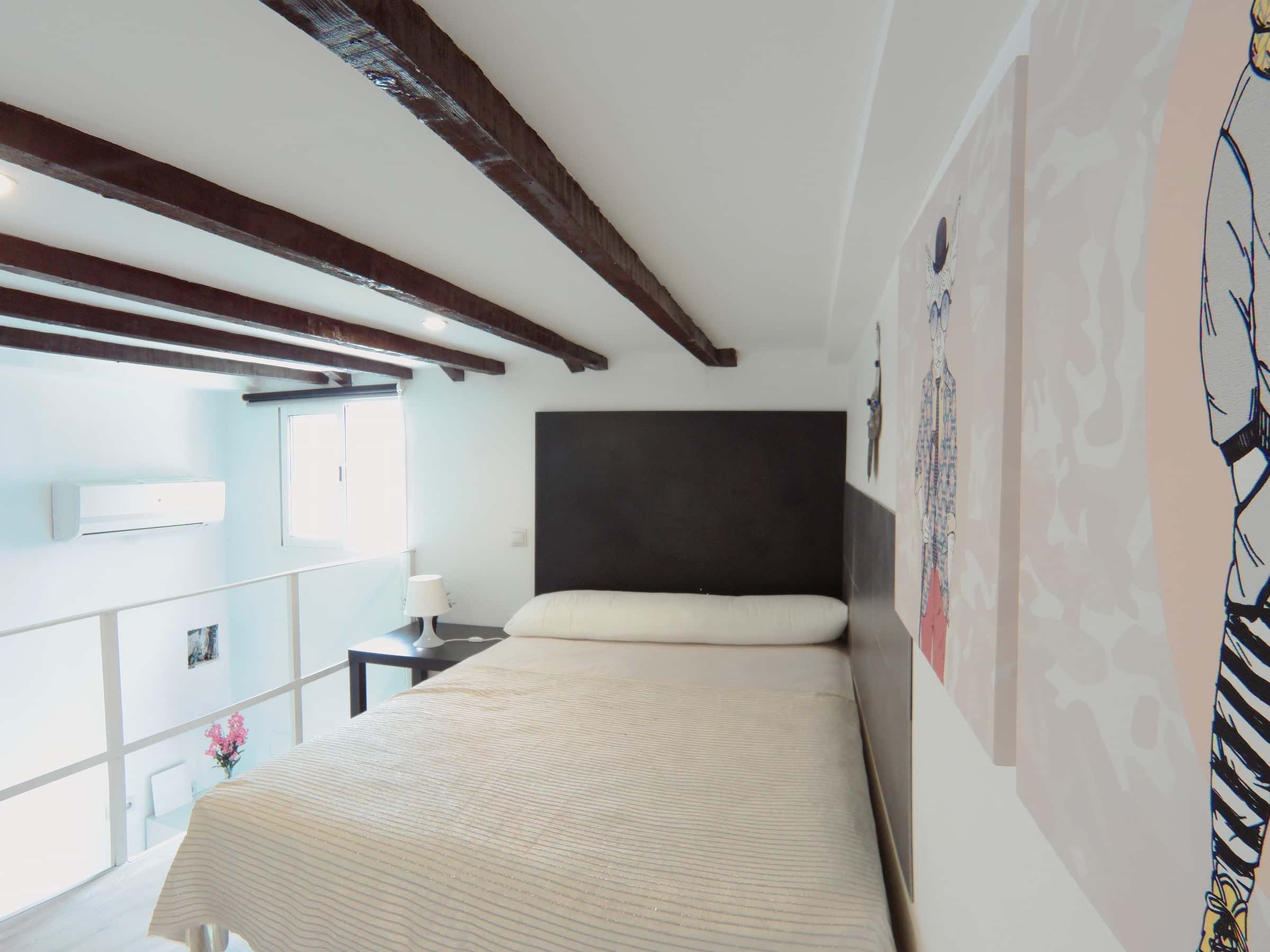 Room Calle Almendrales