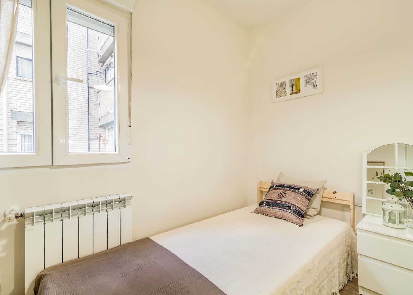 Habitacion privada en Paseo Reina Cristina, Madrid