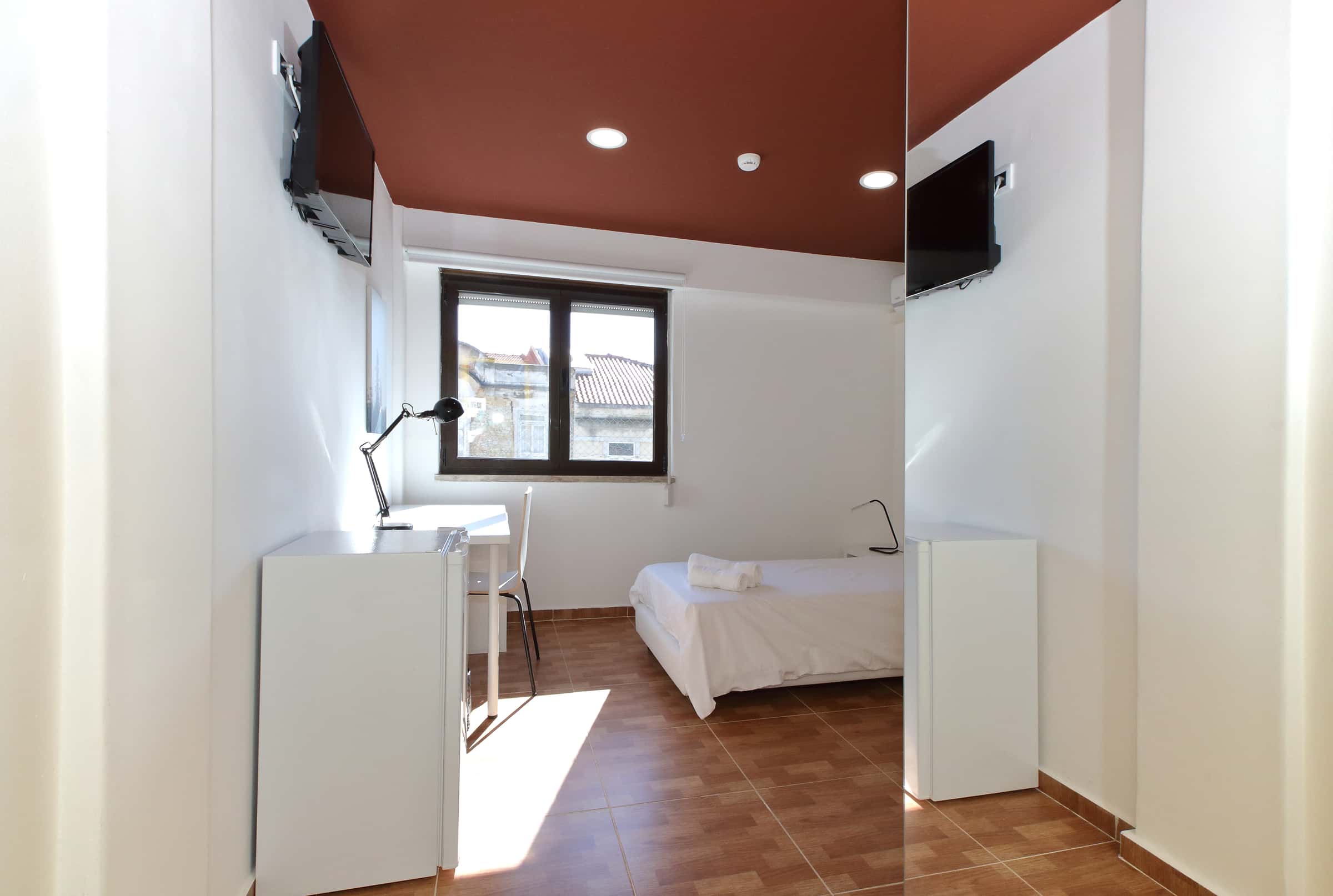 En-suite Room in Rua Ferreira Lapa, Lisbon (Students only)