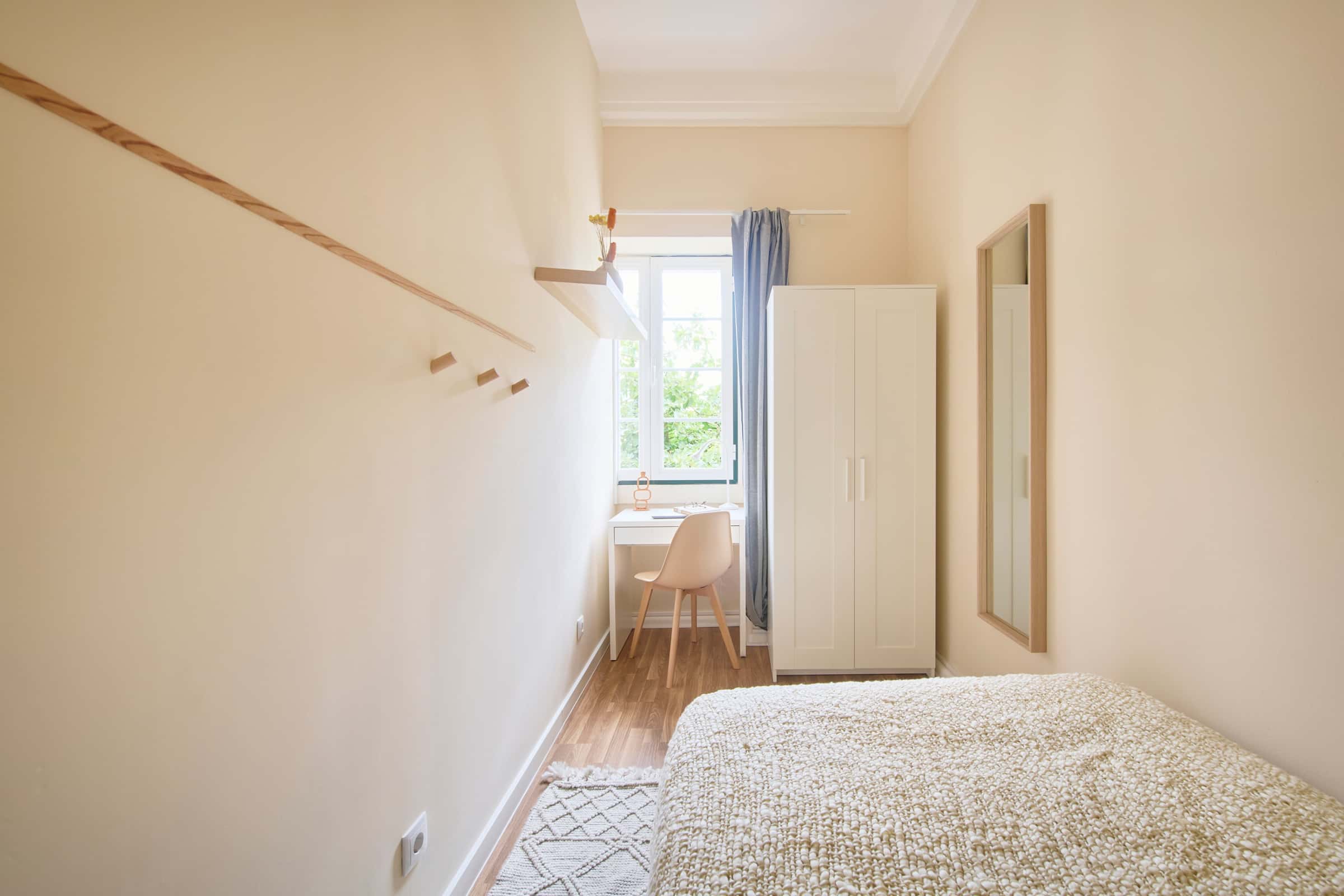 Room in Lisbon, close to the metro station Alameda - Room 10