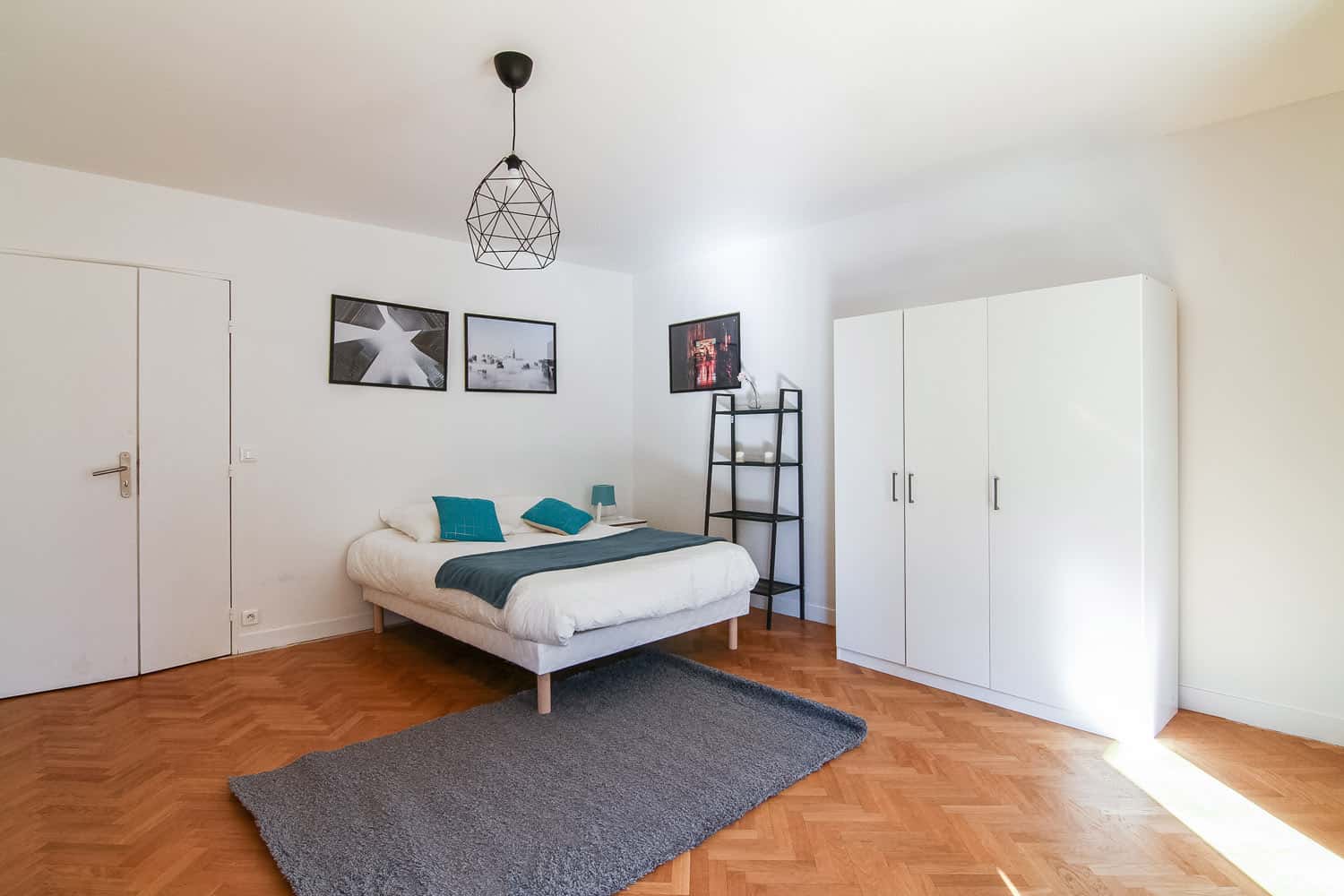 Grande chambre lumineuse