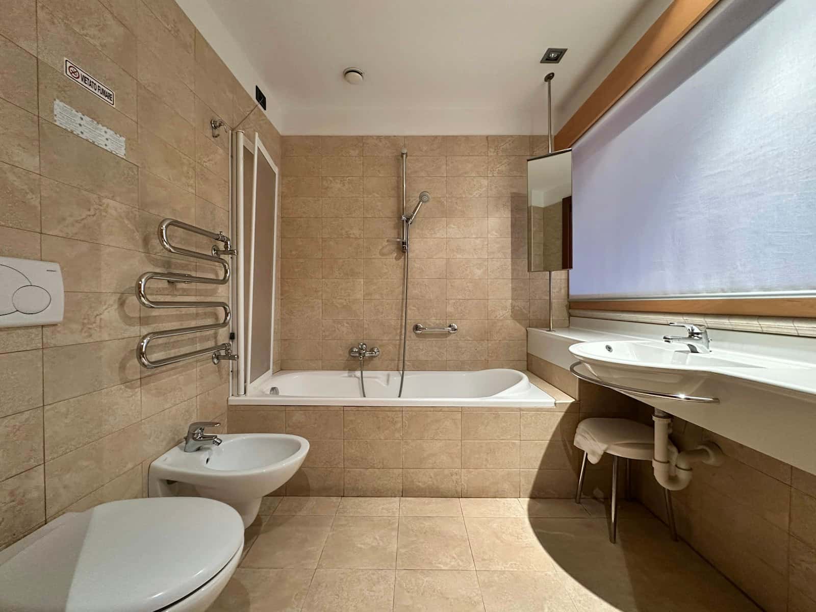 Room in Lungo Dora Napoli, Torino for 1100 m² with 10 bedrooms