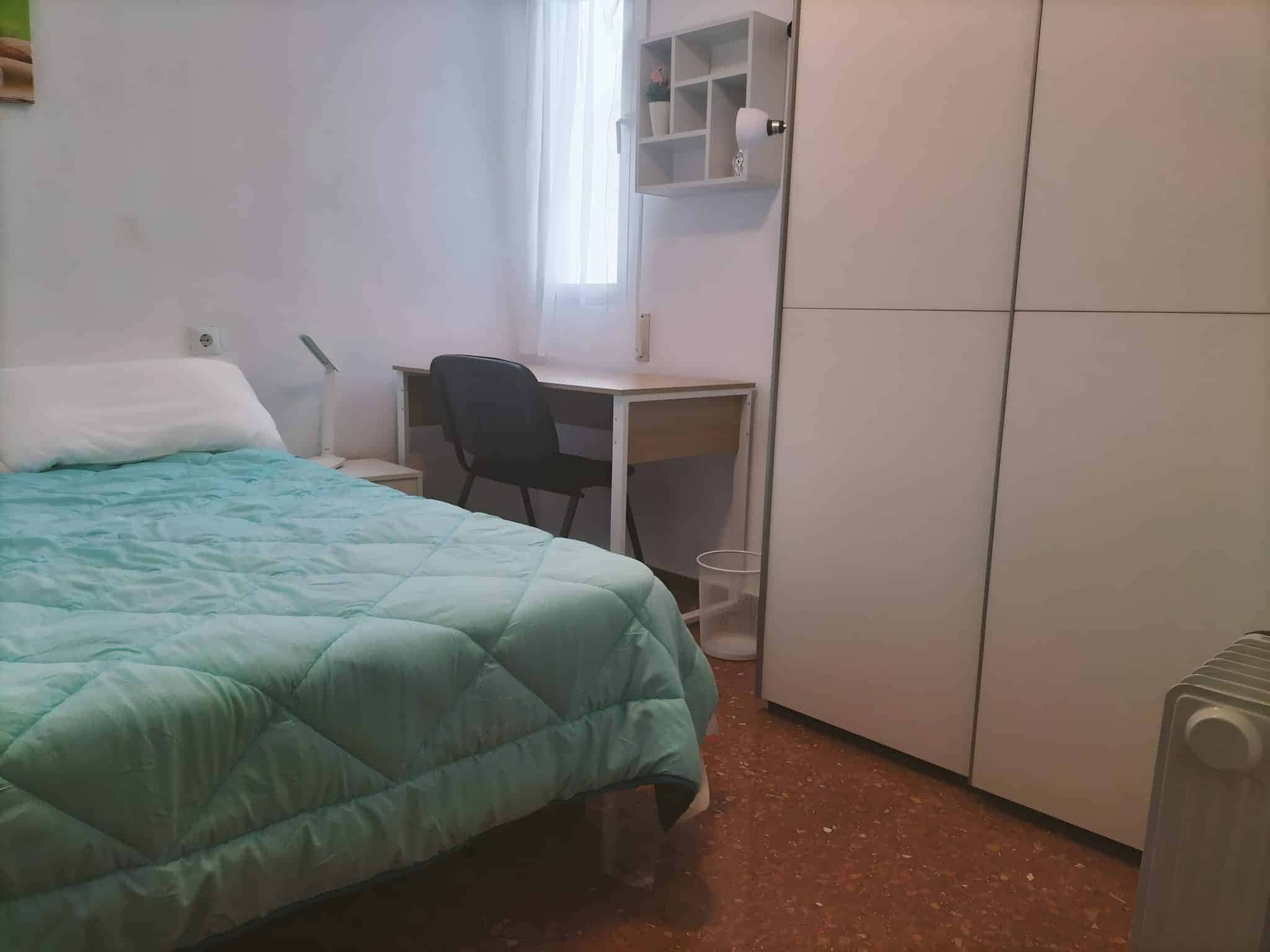 Habitacion privada en Obispo Jaime Pérez  , Valencia