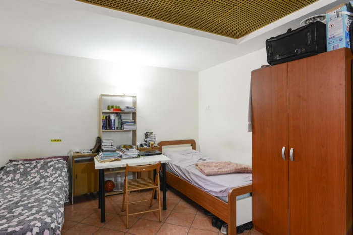 Listing photo thumbnail