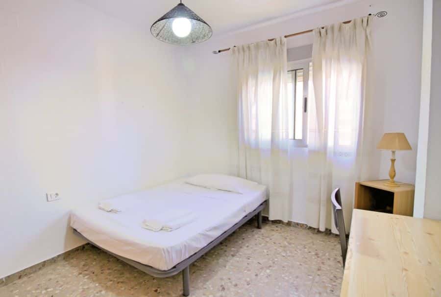 Habitación en piso de 4 habitaciones en Algirós