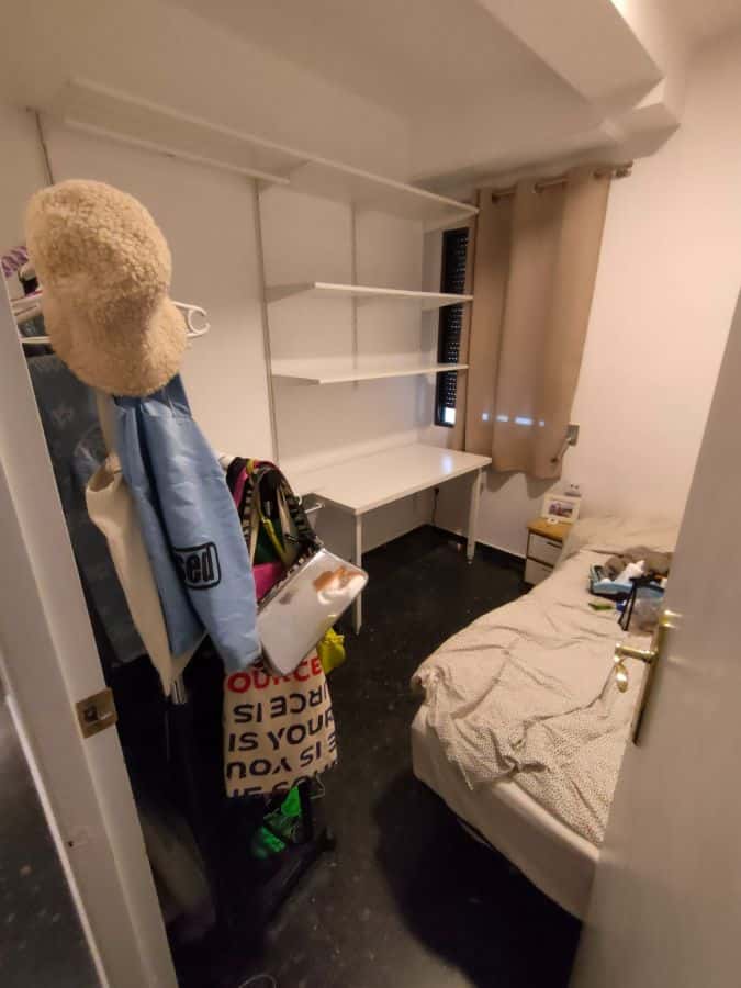 Habitación en piso de 4 habitaciones en Ciutat Vella