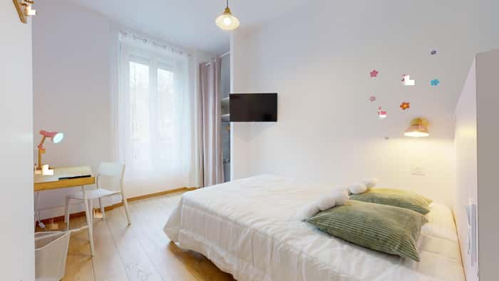 Listing photo thumbnail