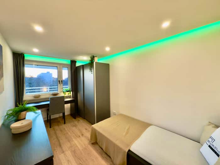 Listing photo thumbnail