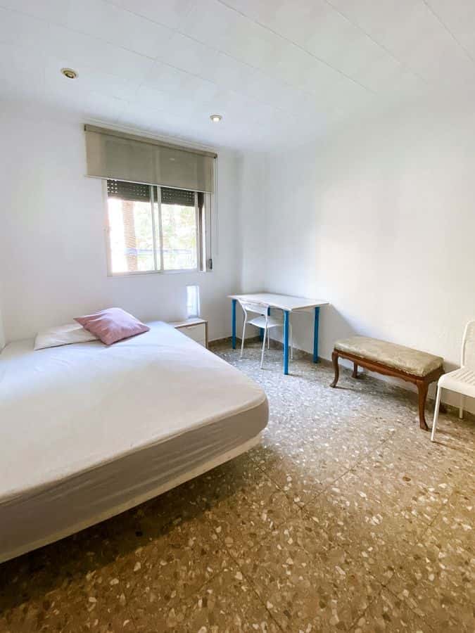Habitación en piso de 4 habitaciones en Algirós