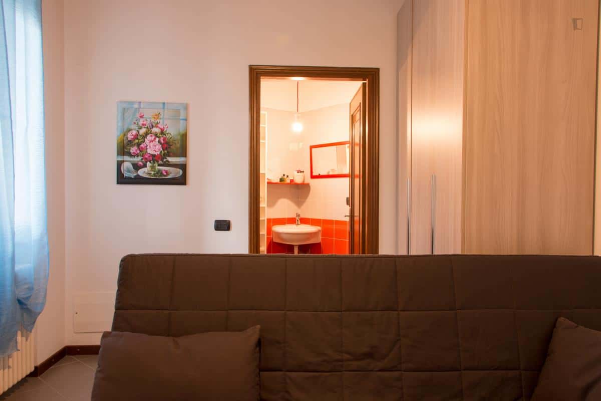 Appartamento in Via Porretta, Milano di 38 m²