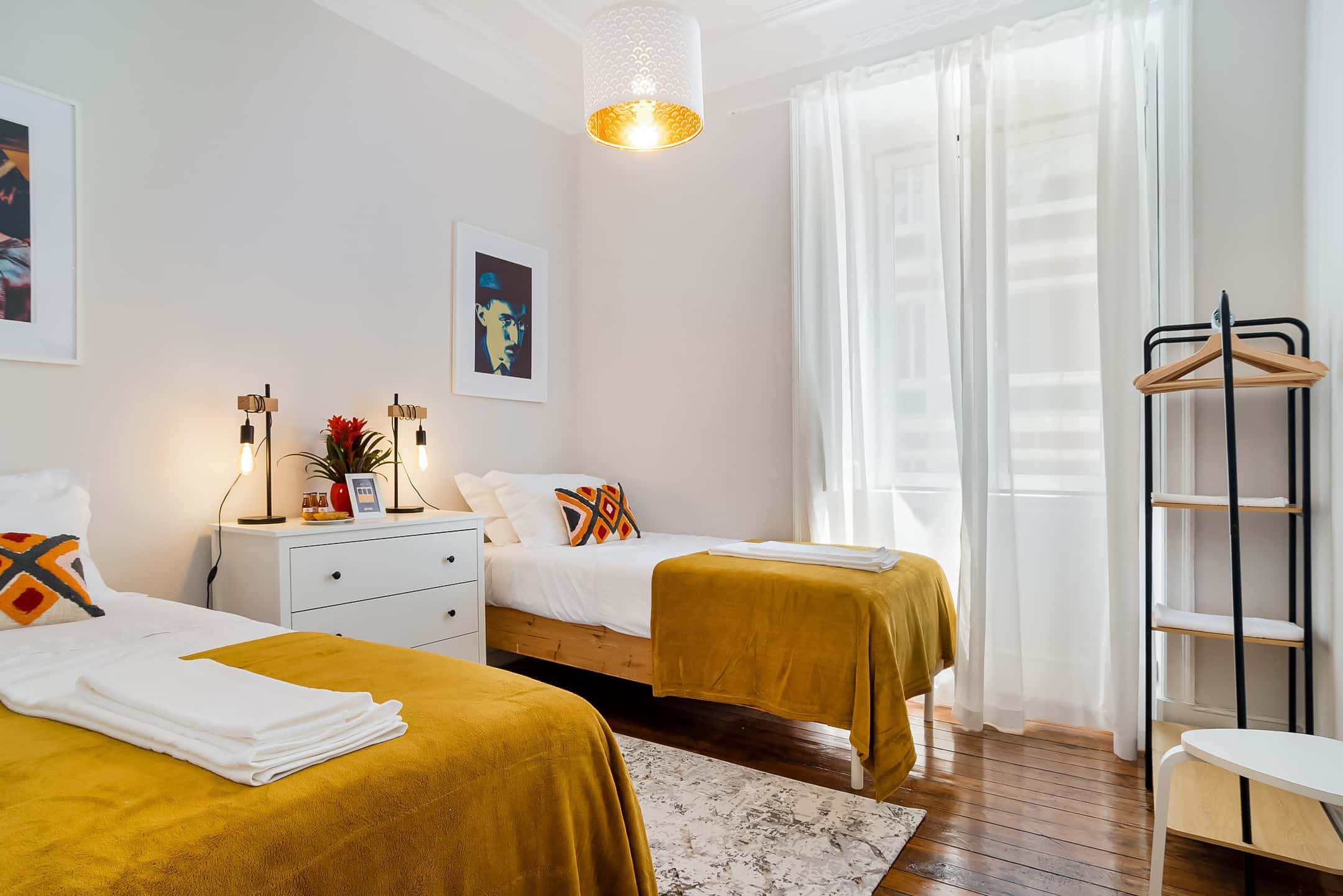 Room in a 5-bedroom apartment in Rua António Pedro, Lisbon - Alfama Fado Room