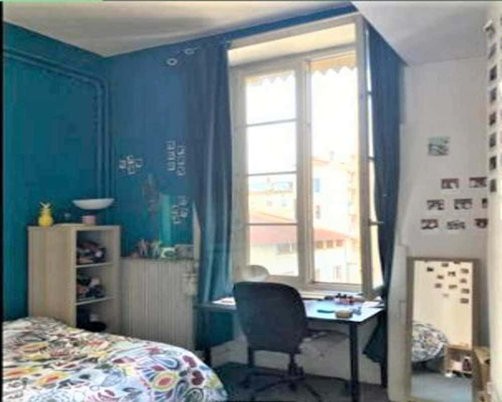 Chambre dans le rue de la charite