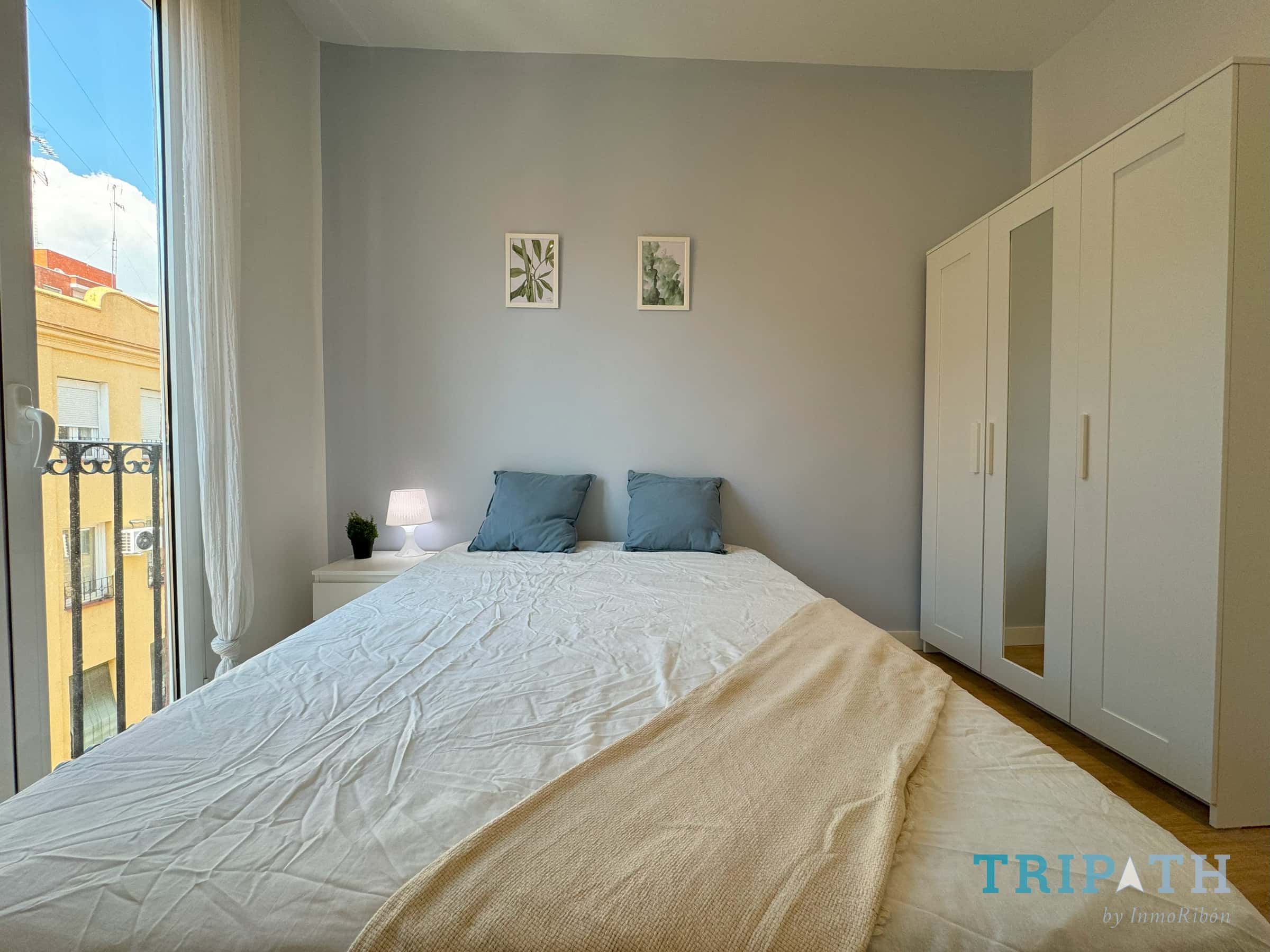 Chambre dans Calle Manuel Aleixandre, Madrid pour 80 m² avec 4 chambres