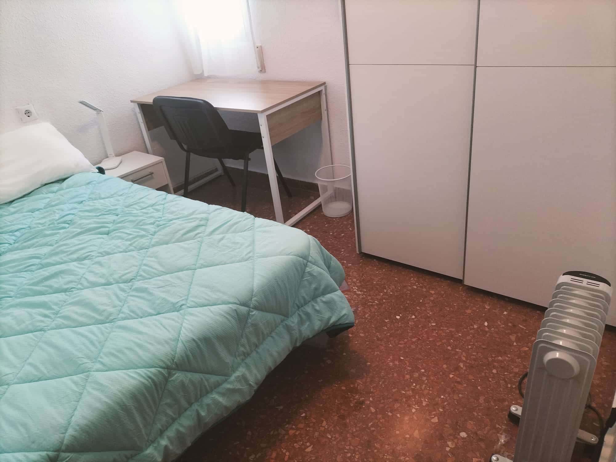 Habitacion privada en Obispo Jaime Pérez  , Valencia
