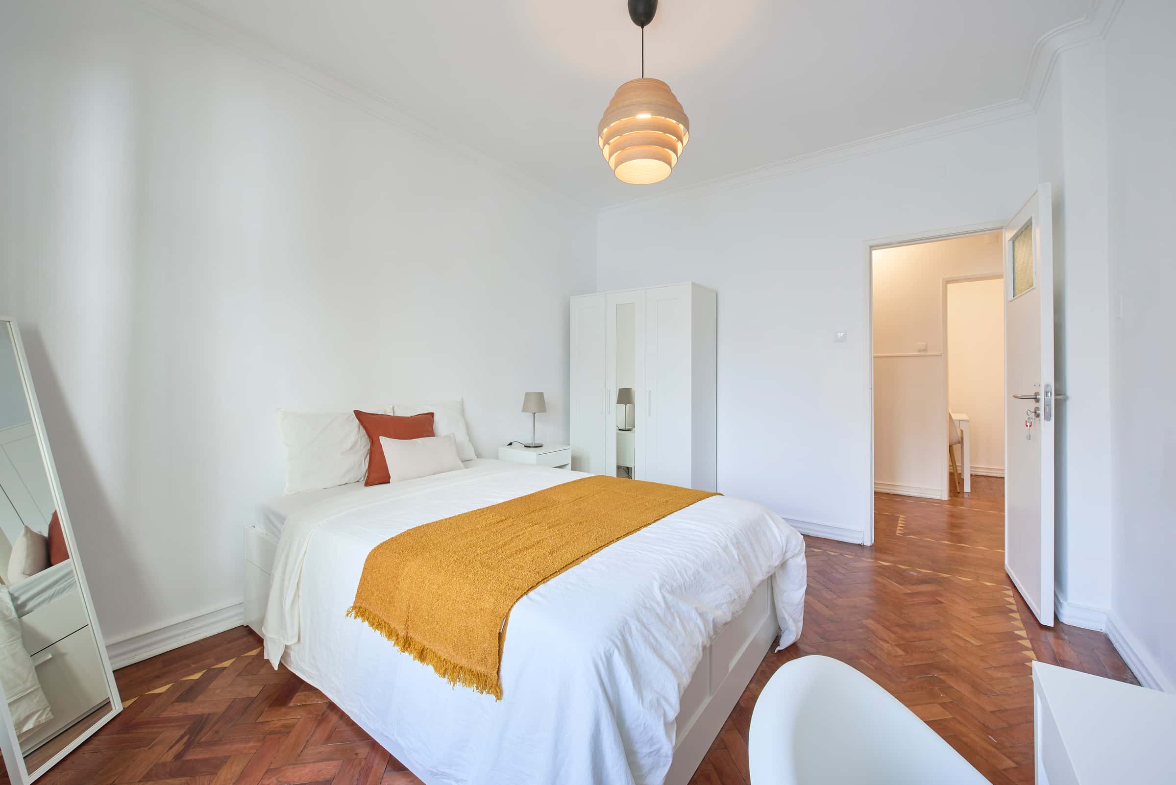Bedroom in a 8-Bedroom Apartment in Av. Defensor de Chaves, Lisbon - Room 7