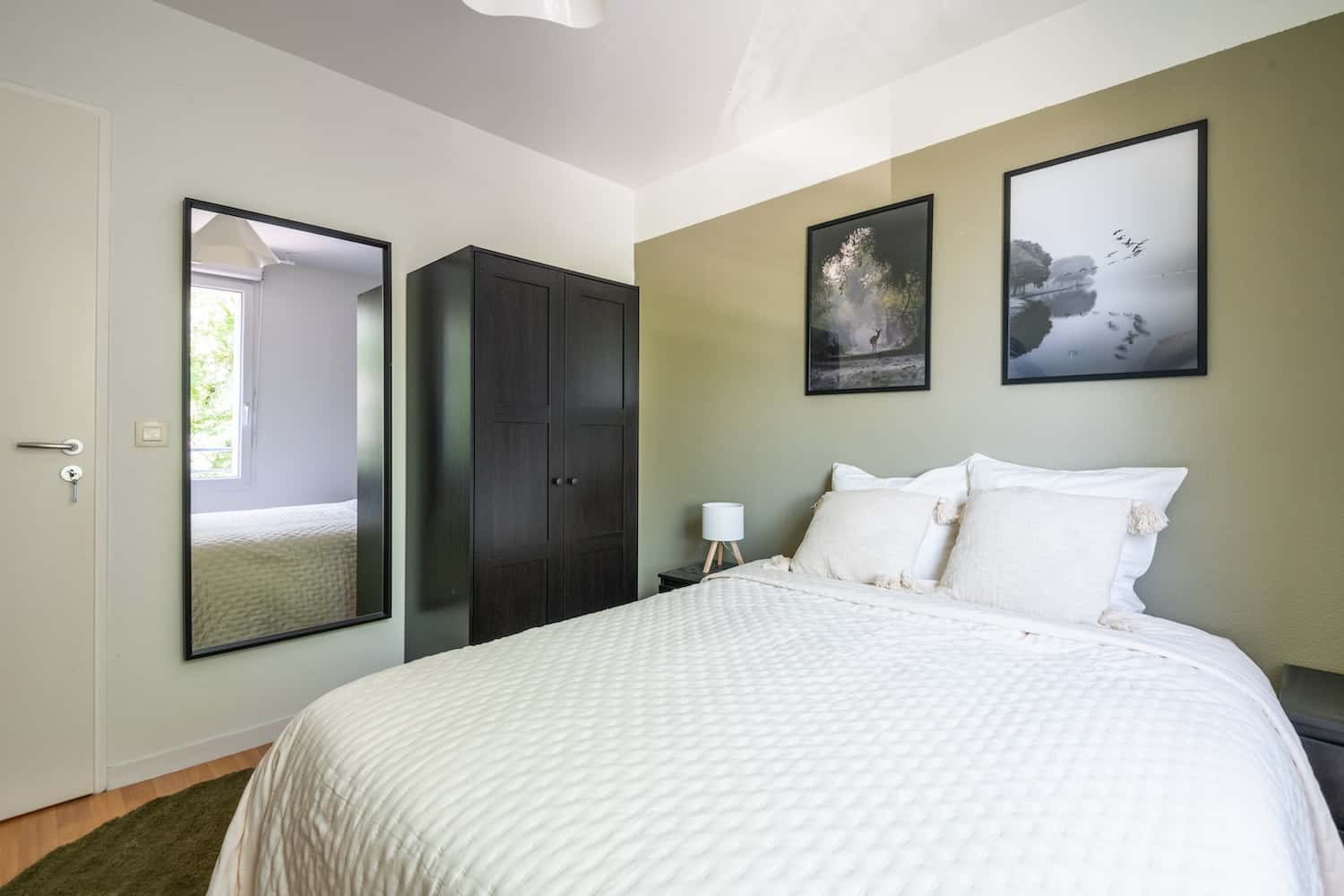 Move into this 11 m² bedroom