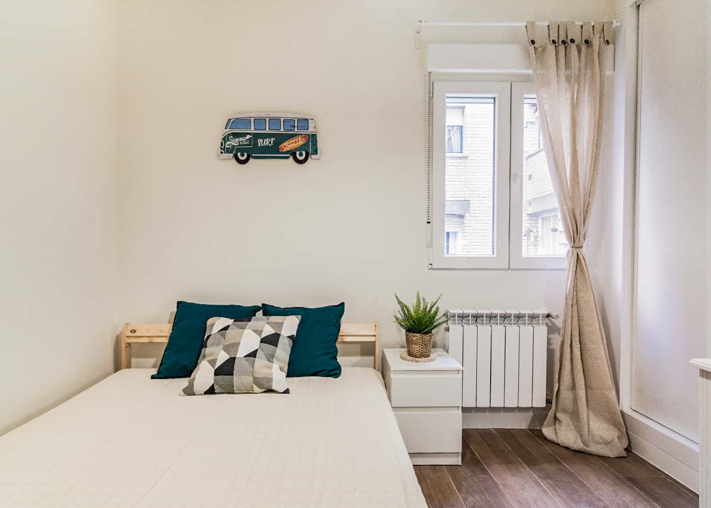 Habitacion privada en Paseo Reina Cristina, Madrid