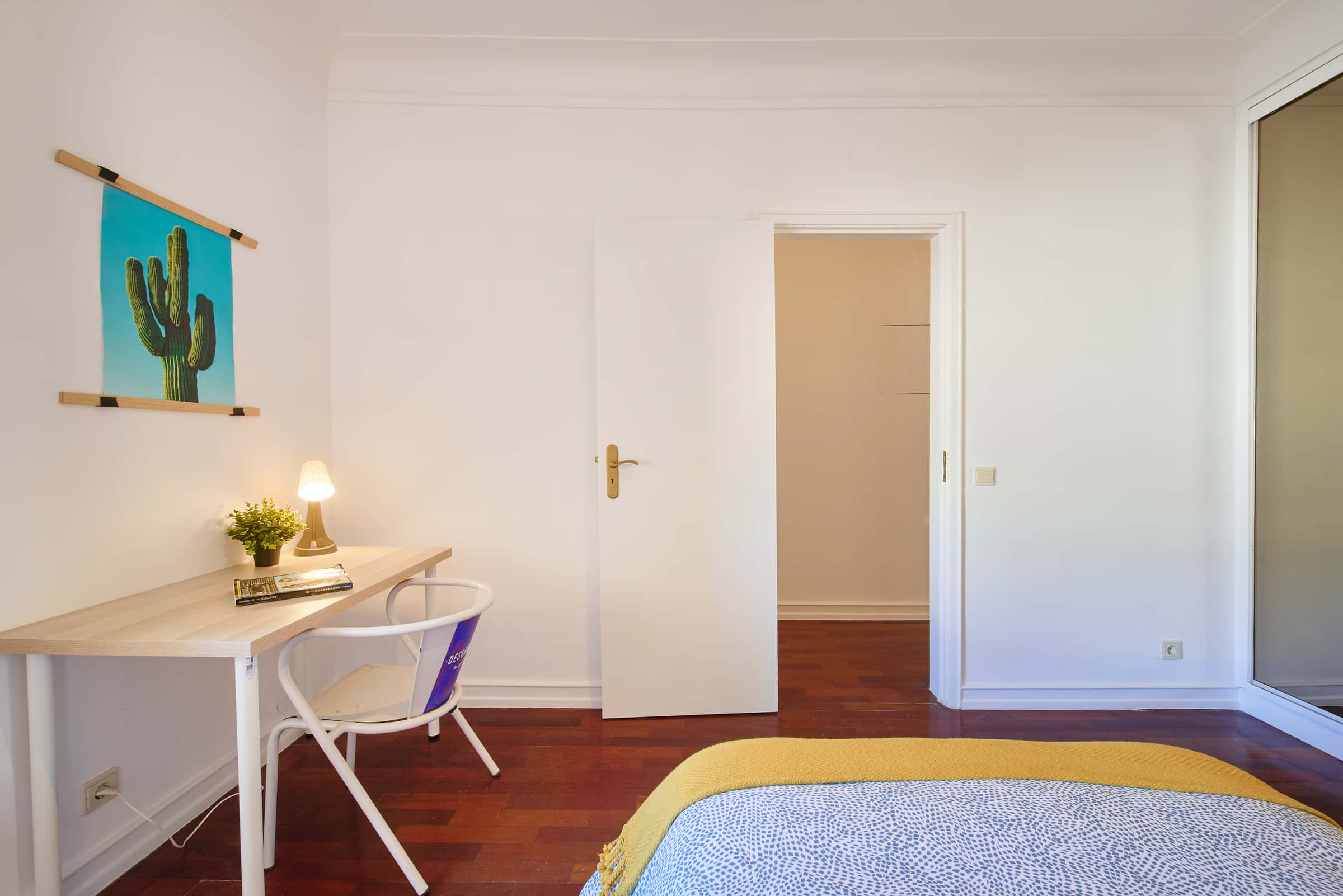 Bedroom in a 5-bedroom apartment in Lisbon - Room 2