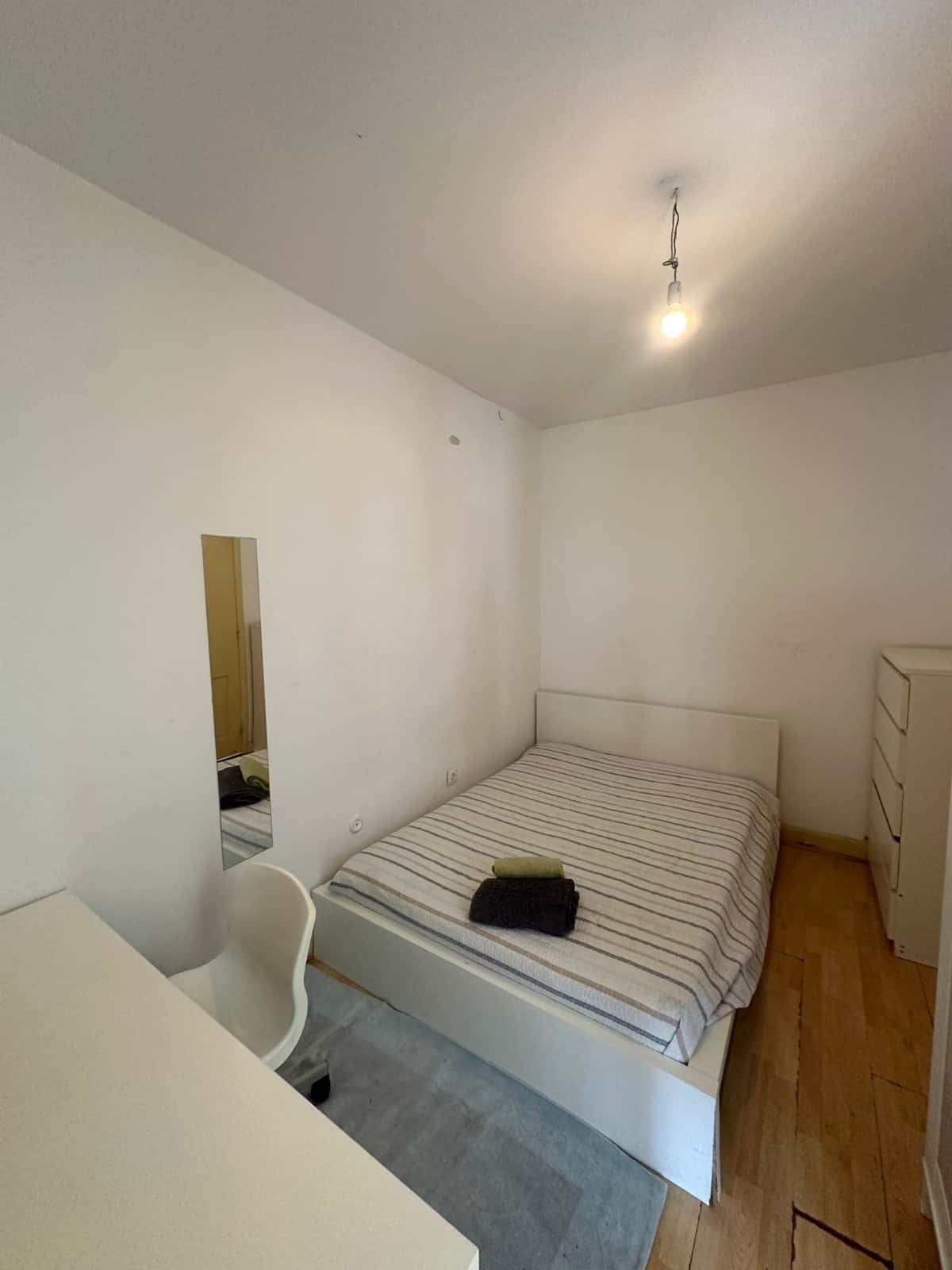 Room in a 7-bedroom apartment in Porto - Room 2