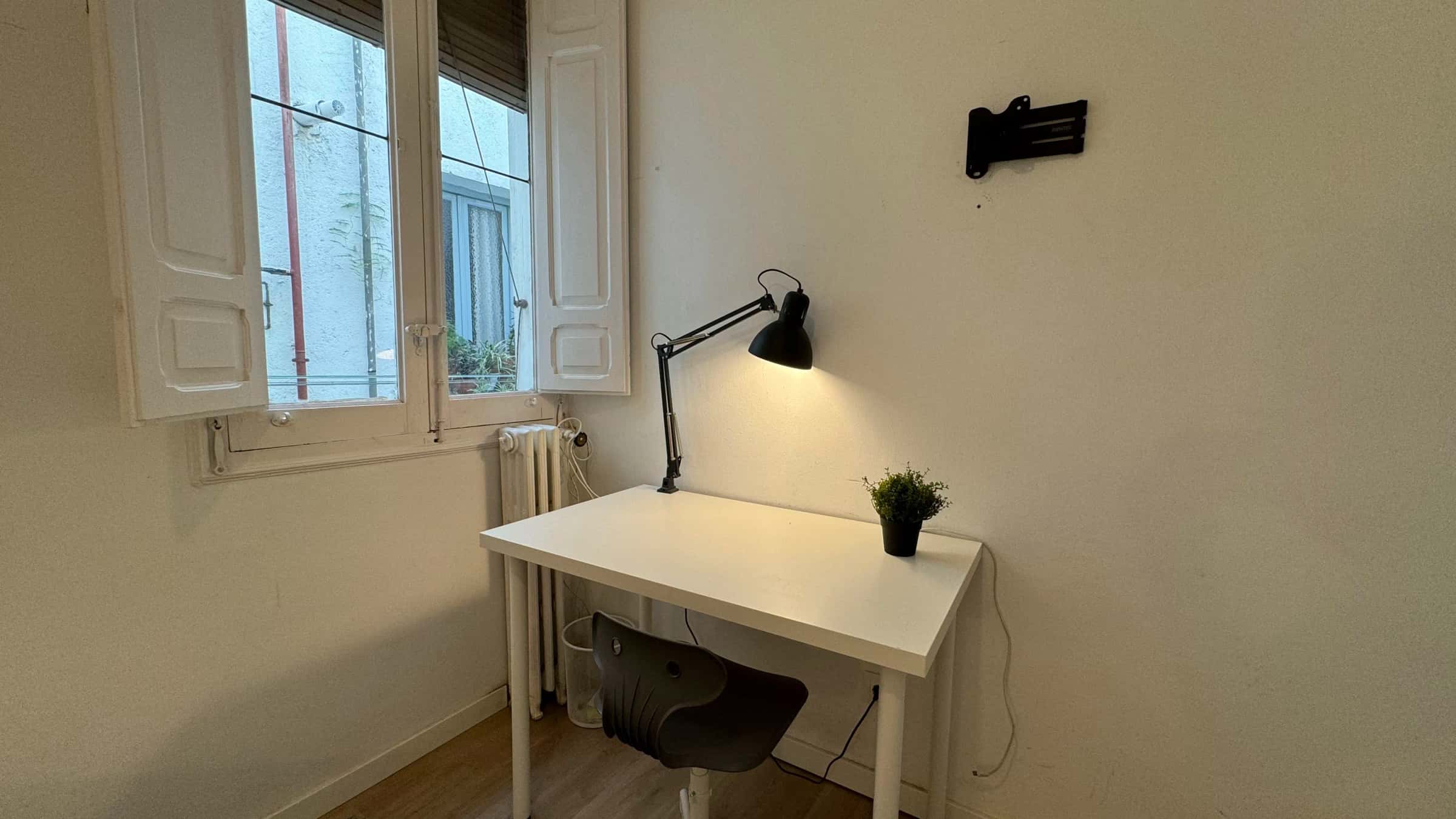 Chambre dans Calle de Vallehermoso, Madrid pour 100 m² avec 5 chambres