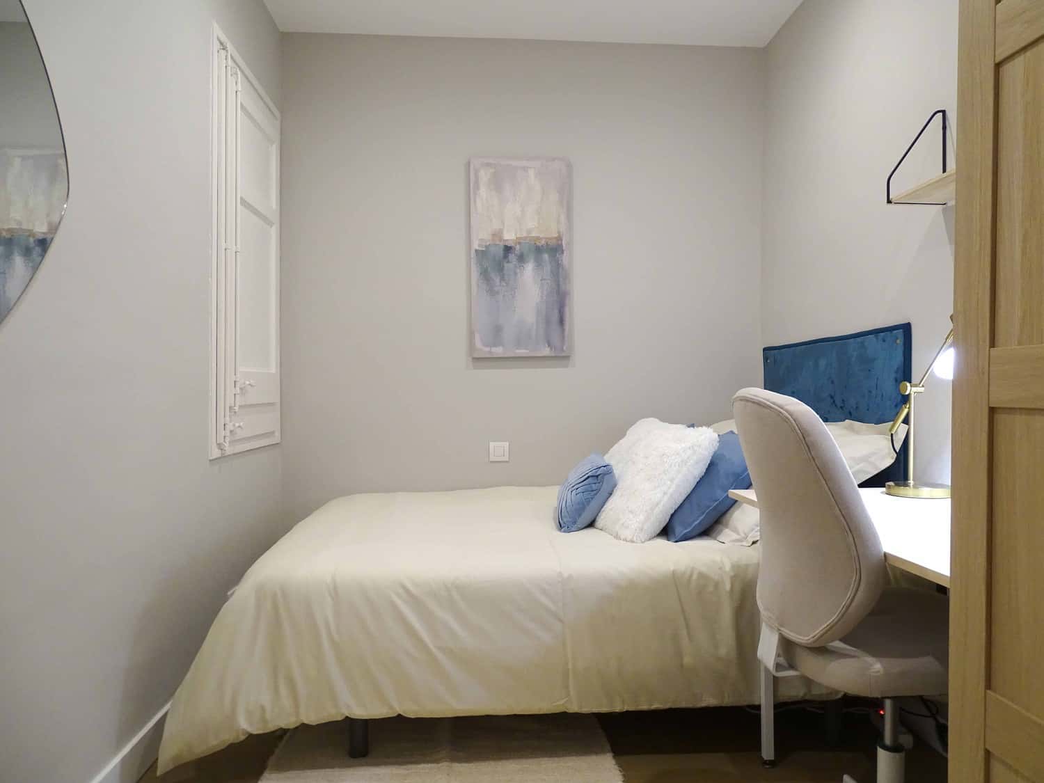 🌟 Spacious Room in a Stylish Apartment in Carrer de Provença, Barcelona! 🌟 (P6-H4)
