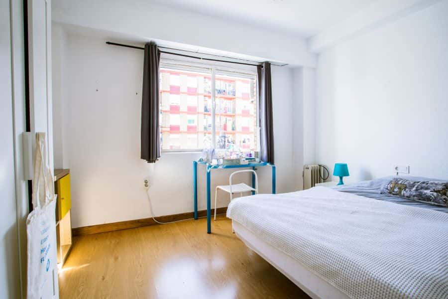 Habitación en piso de 4 habitaciones en Algirós