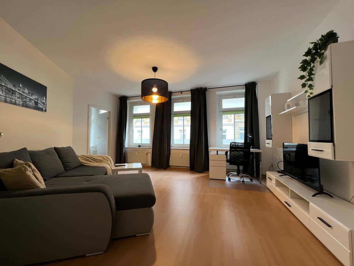 Quiet Yet Central – 2-Room Apartment in Lively Alt­lin­denau