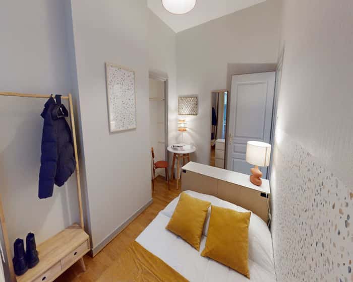 Listing photo thumbnail