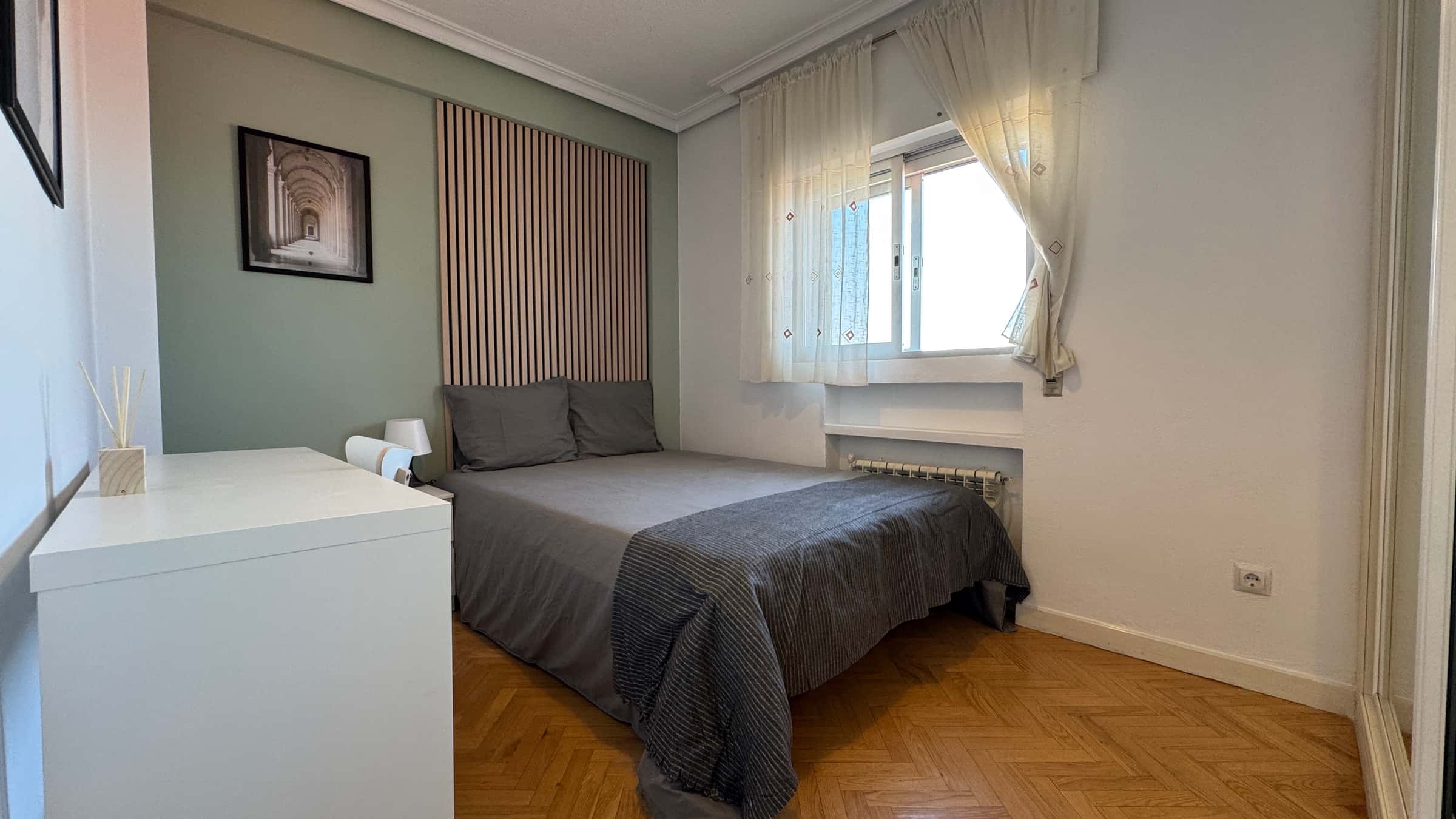 Zimmer in Calle de Tribaldos, Madrid für 80 m² mit 4 Schlafzimmer