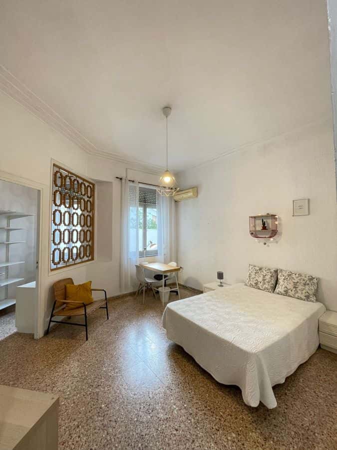 Habitación en piso de 4 habitaciones en Eixample
