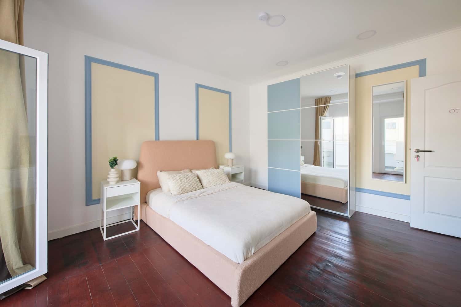 Room 7  - 88. R.Gomes Freire 191 3