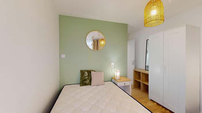 Listing photo thumbnail