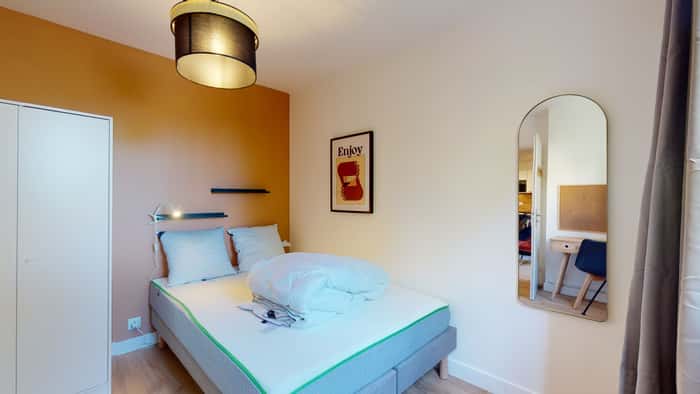 Listing photo thumbnail