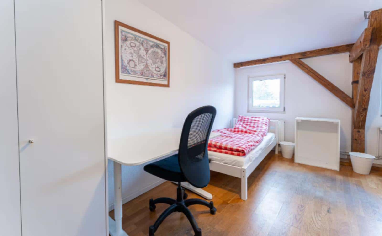 Room in Neuendorfer Straße, Berlin for 120 m² with 7 bedrooms - Photo 4