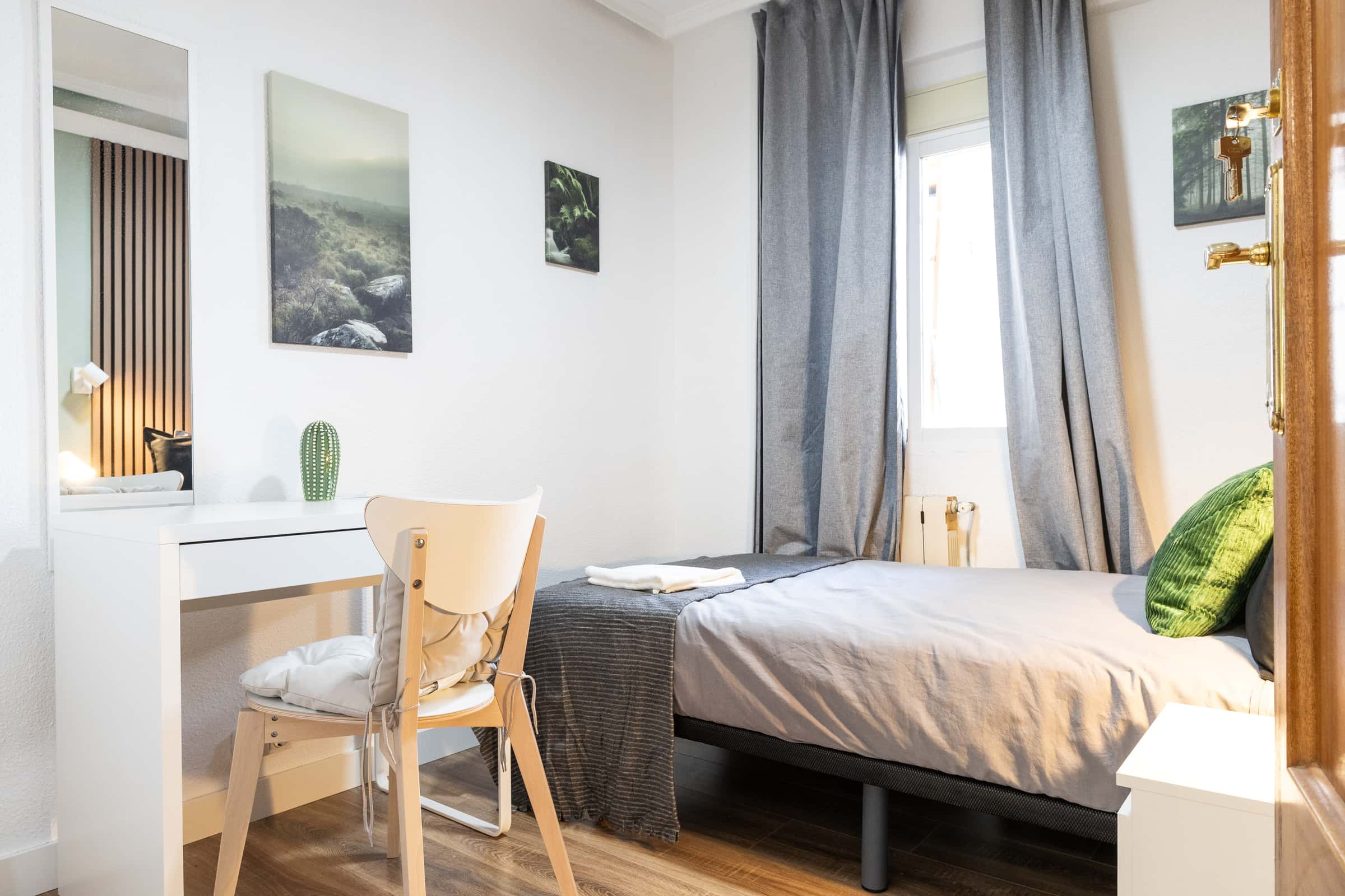 Chambre dans Paseo de los Jesuitas, Madrid pour 80 m² avec 4 chambres