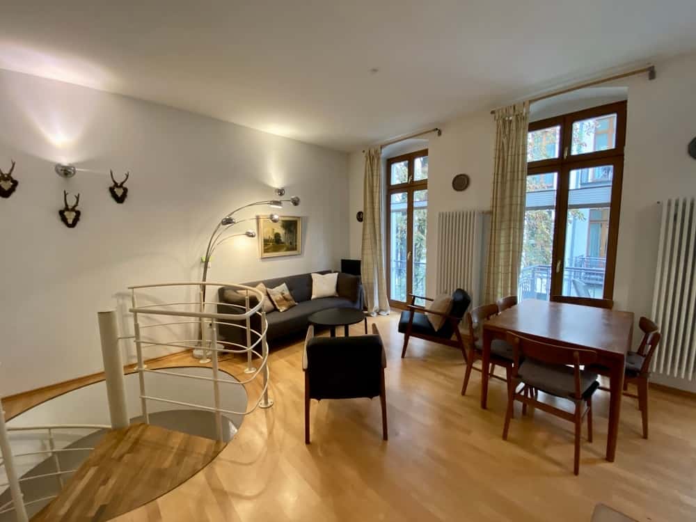 Angi: Drei Zimmer, zwei Etagen, zwei Balkone, zwei Badezimmer 2