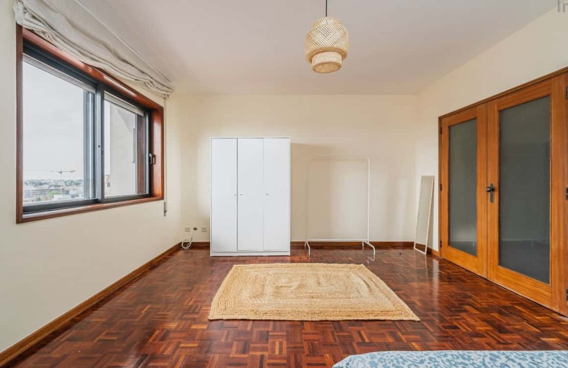 Room in a 5-bedroom apartment in Rua do Campo Alegre, Porto