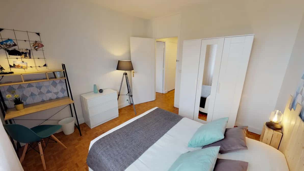 Room in Rue Claude Lorrain, Paris for 128 m² with 5 bedrooms