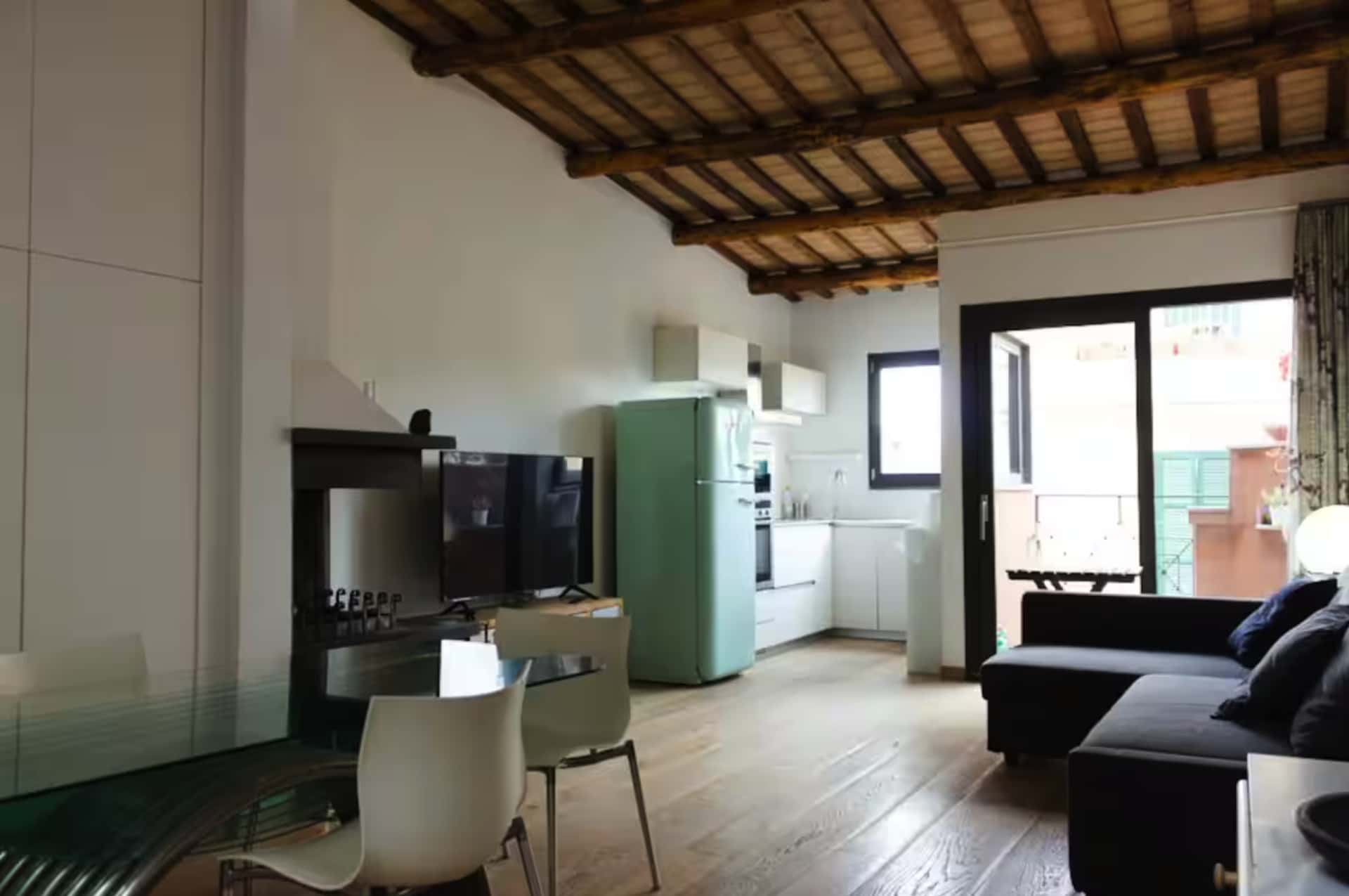 068 - Vicolo del Cinque - Stylish Penthouse with terrace in Trastevere