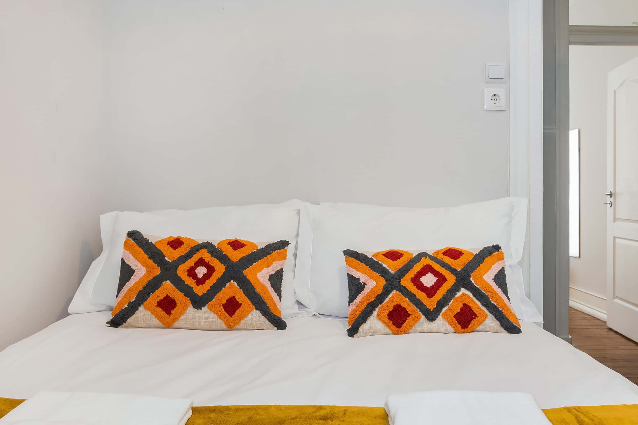 Room in a 5-bedroom apartment in Rua António Pedro, Lisbon - Mouraria Charm Room