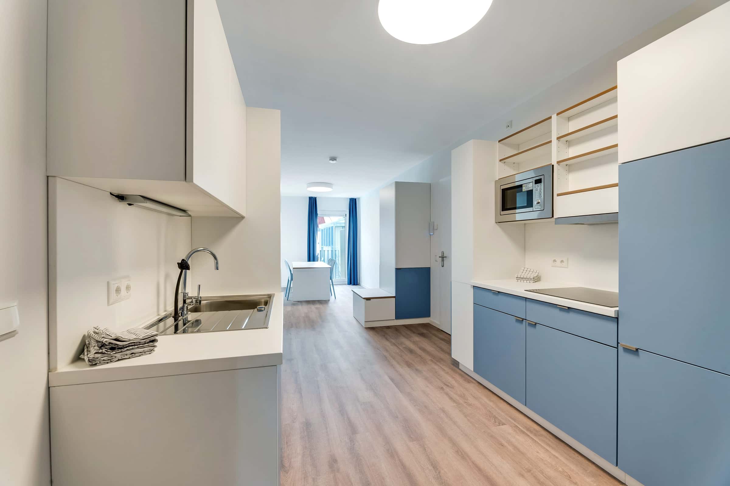 Fully furnished private room in a 5 people shared mixed apartment