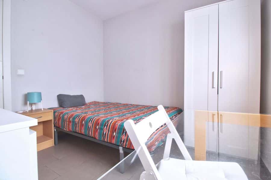 Habitación en piso de 4 habitaciones en Algirós