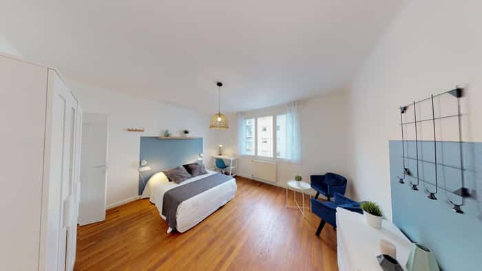 Listing photo thumbnail